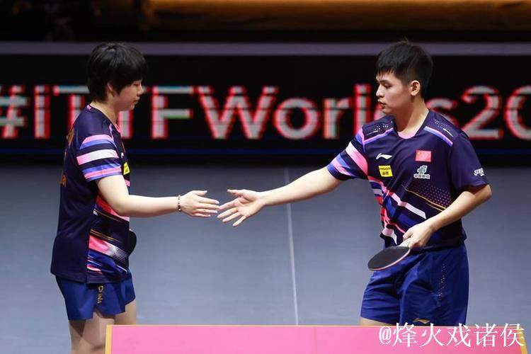 国乒护台太强！蒯曼顶住申裕斌爆冲，林诗栋致命反杀，握拳庆祝